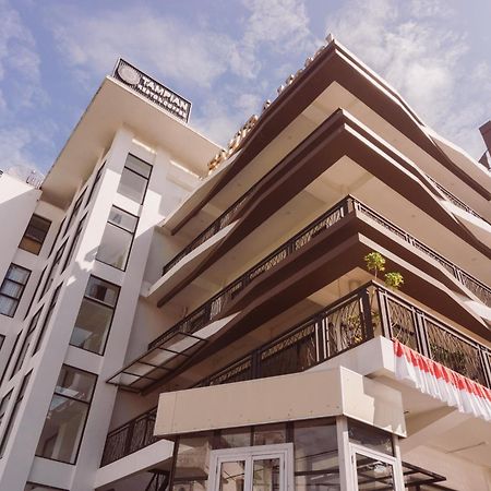 Fahira Hotel Syariah 부키팅기 외부 사진