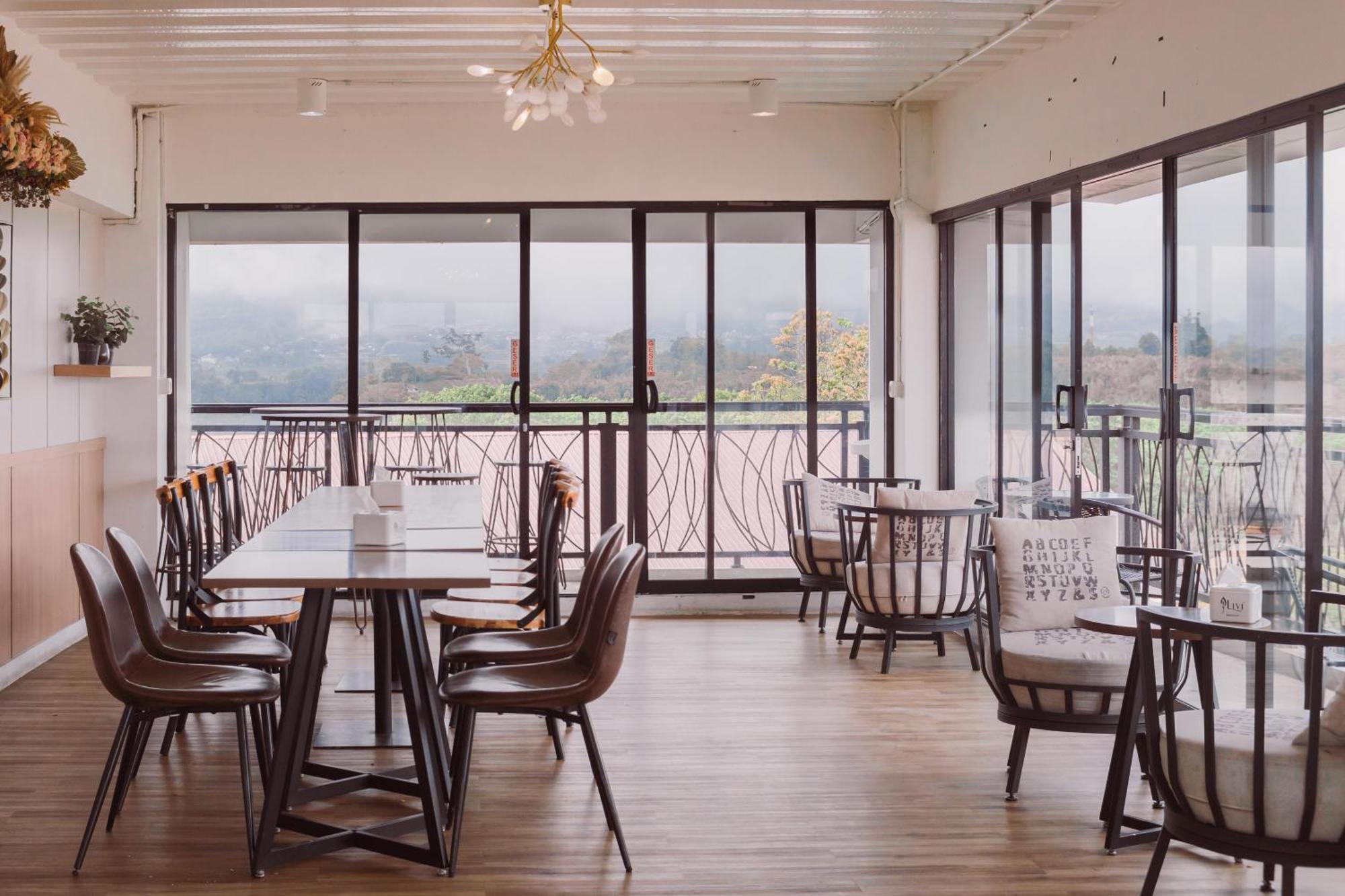 Fahira Hotel Syariah 부키팅기 외부 사진