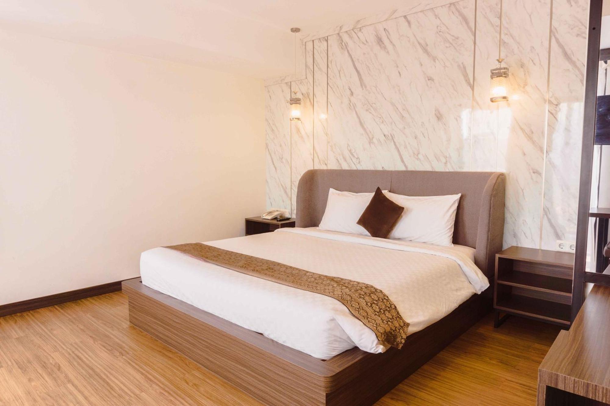 Fahira Hotel Syariah 부키팅기 외부 사진