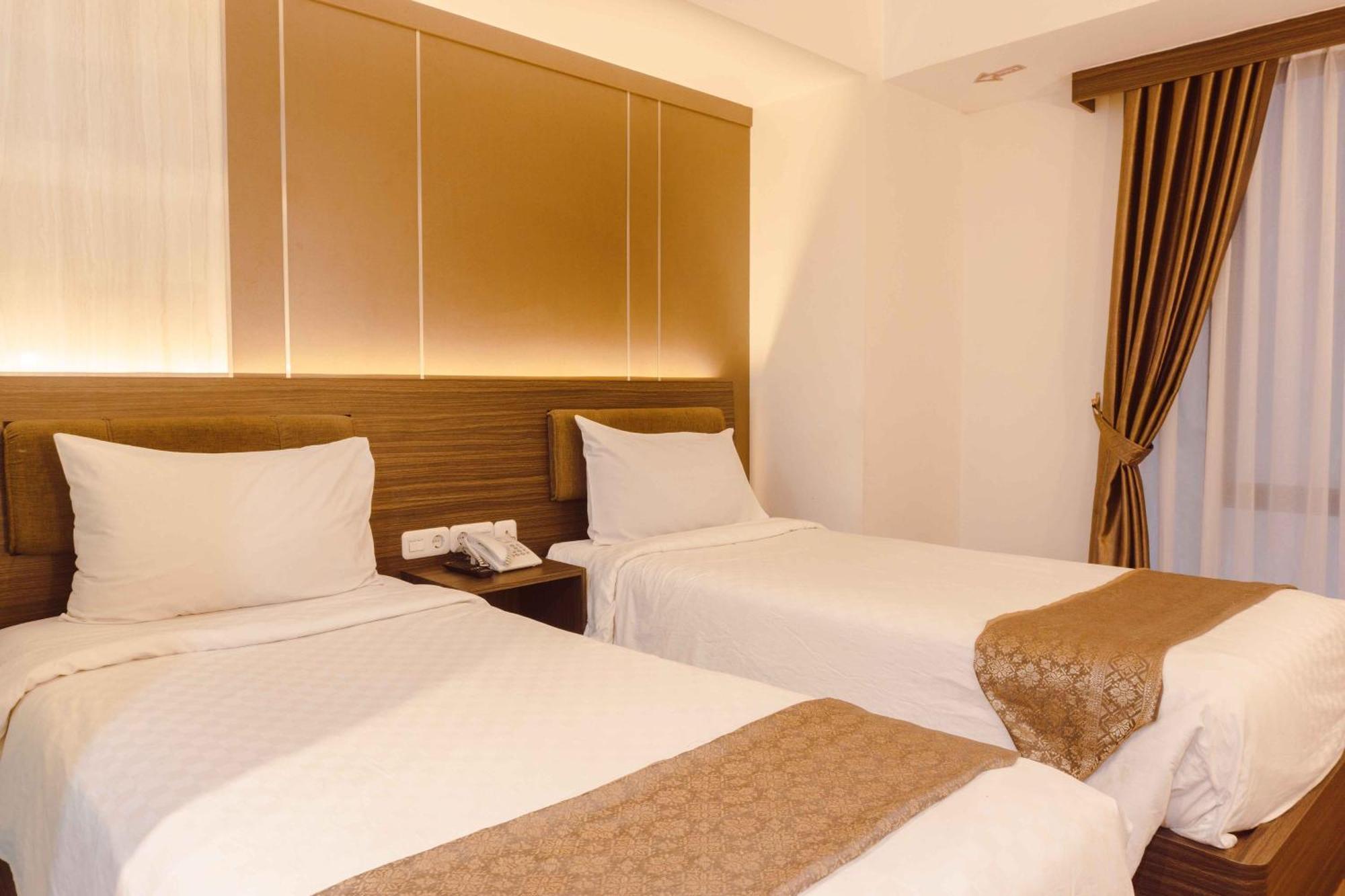 Fahira Hotel Syariah 부키팅기 외부 사진